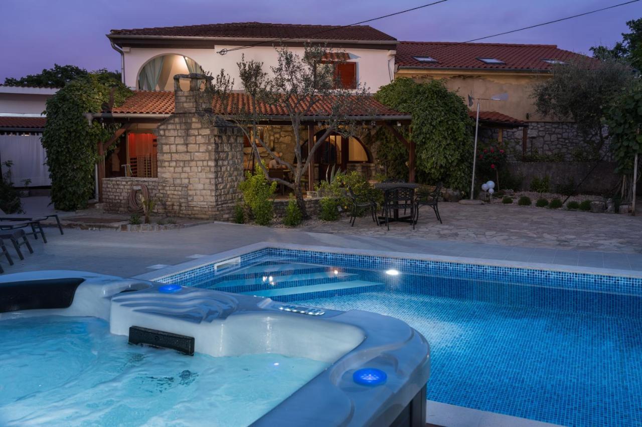 Stone Lady Holiday Home With Pool&Hot Tub,Sauna,Bbq,Garden Rasopasno Buitenkant foto