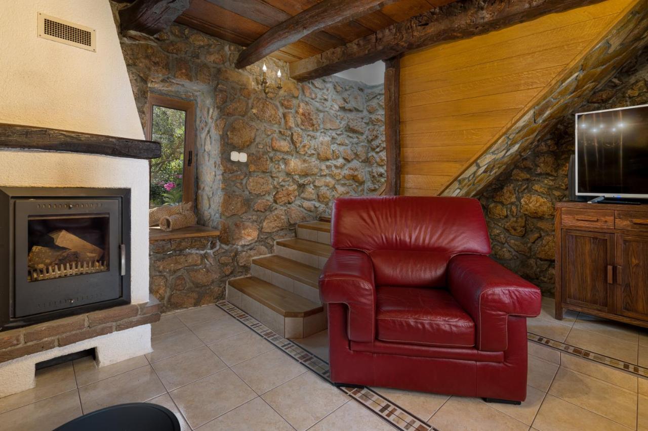 Stone Lady Holiday Home With Pool&Hot Tub,Sauna,Bbq,Garden Rasopasno Buitenkant foto