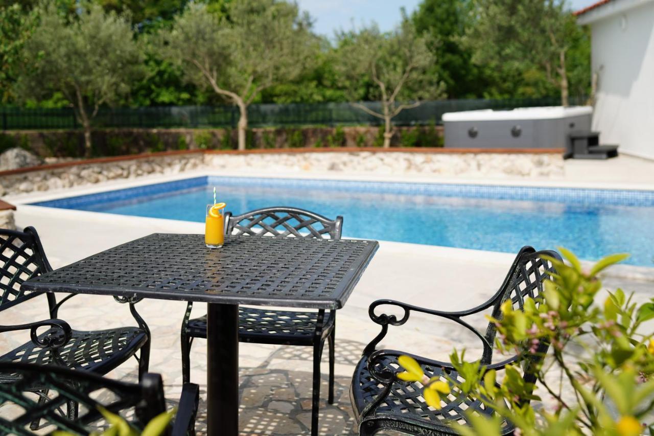 Stone Lady Holiday Home With Pool&Hot Tub,Sauna,Bbq,Garden Rasopasno Buitenkant foto