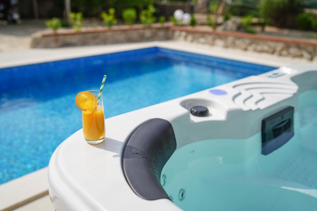 Stone Lady Holiday Home With Pool&Hot Tub,Sauna,Bbq,Garden Rasopasno Buitenkant foto